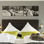 Tanneck Hotel 4*